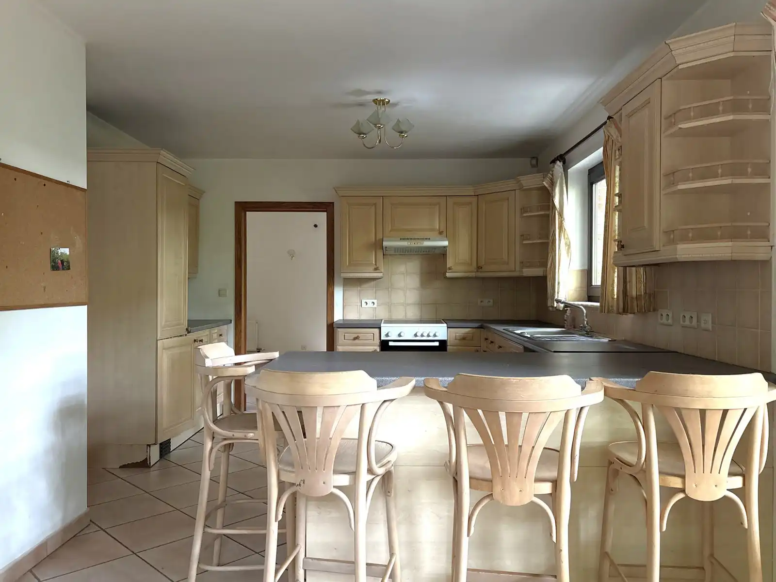 Ruime villa met 6 slaapkamers in groene omgeving foto 15