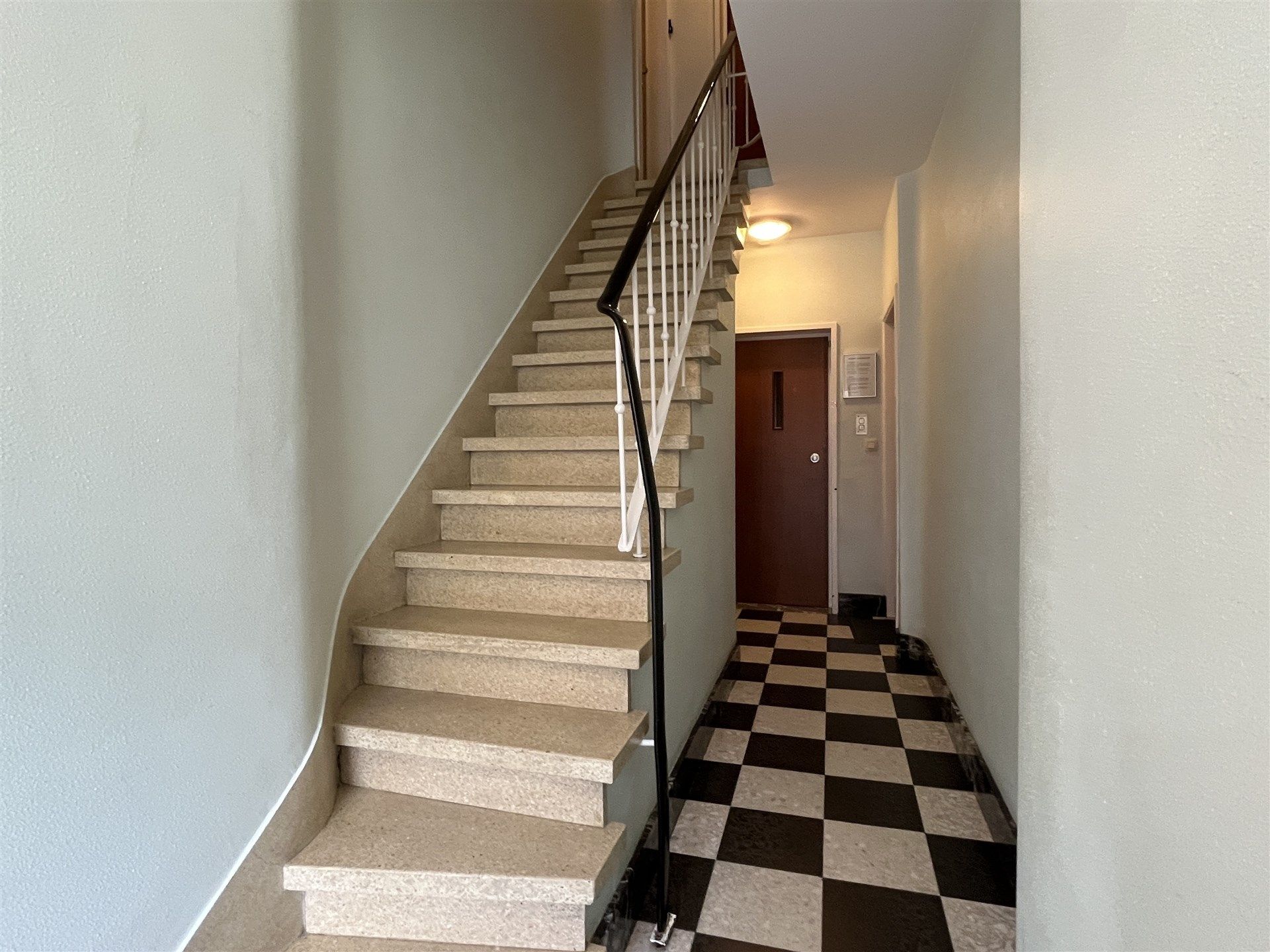 2 slaapkamer appartement met terras foto 8