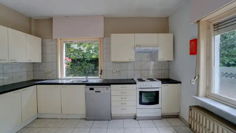 Te renoveren charmant landhuis van 235m² + dubbele garage op 15 are foto 9