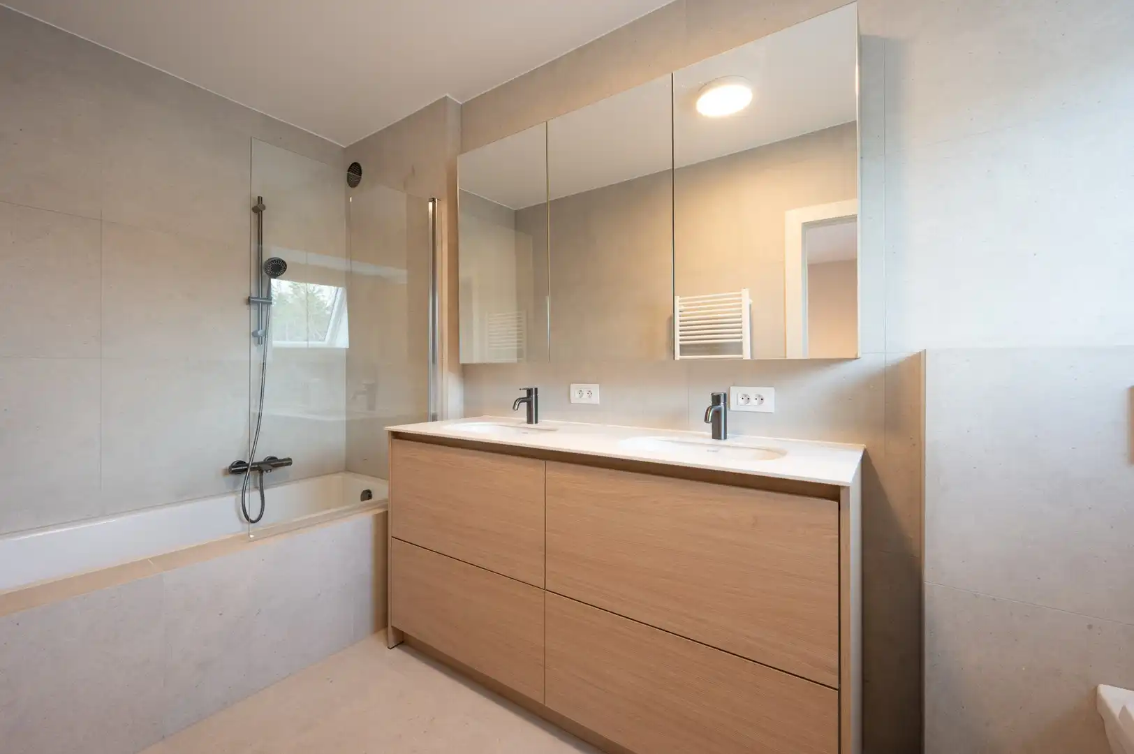 Ruim en zonnig appartement van 122 m² met open zicht op het Zegemeer. foto 15