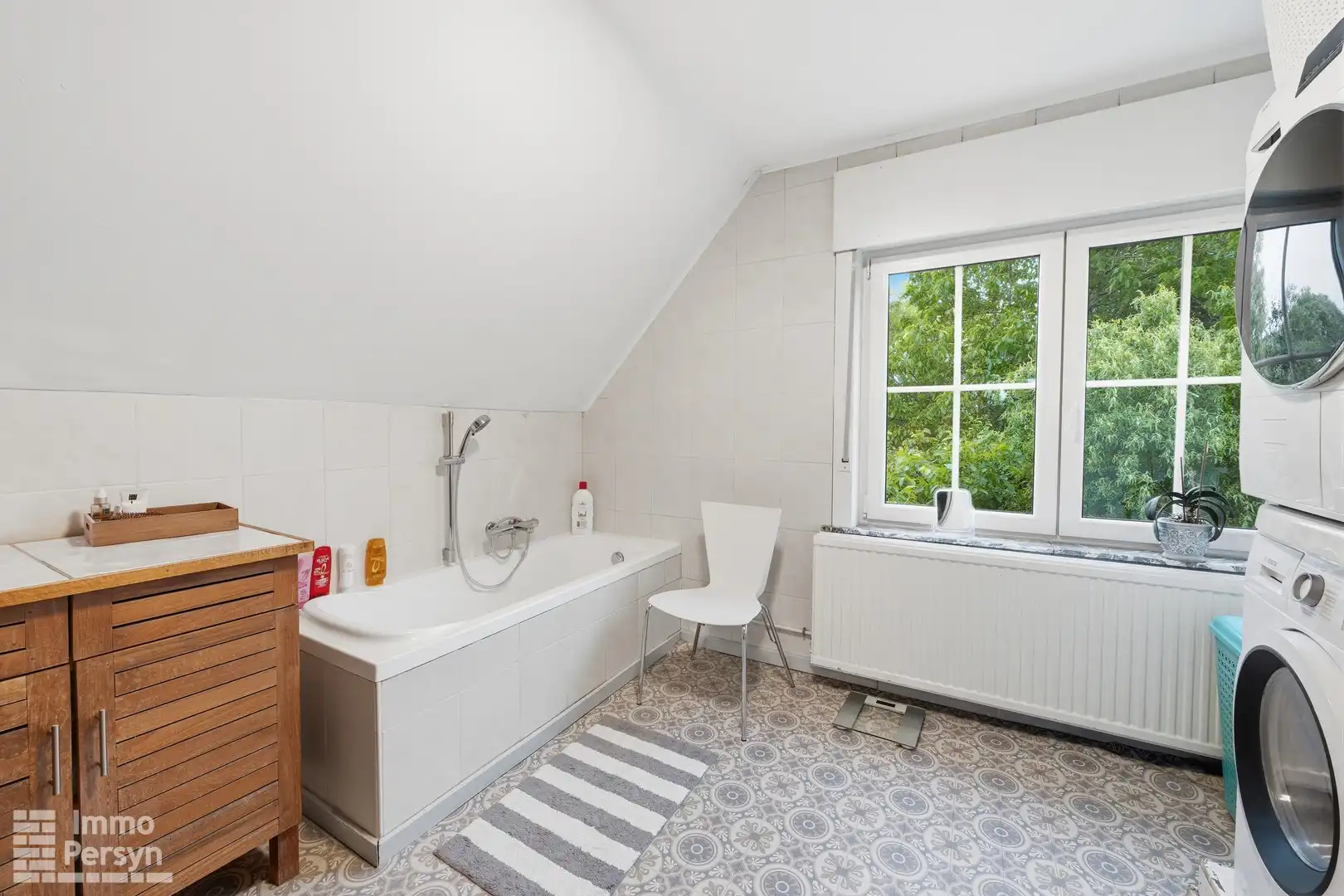 Charmante, gerenoveerde woning met carport en tuin foto 17