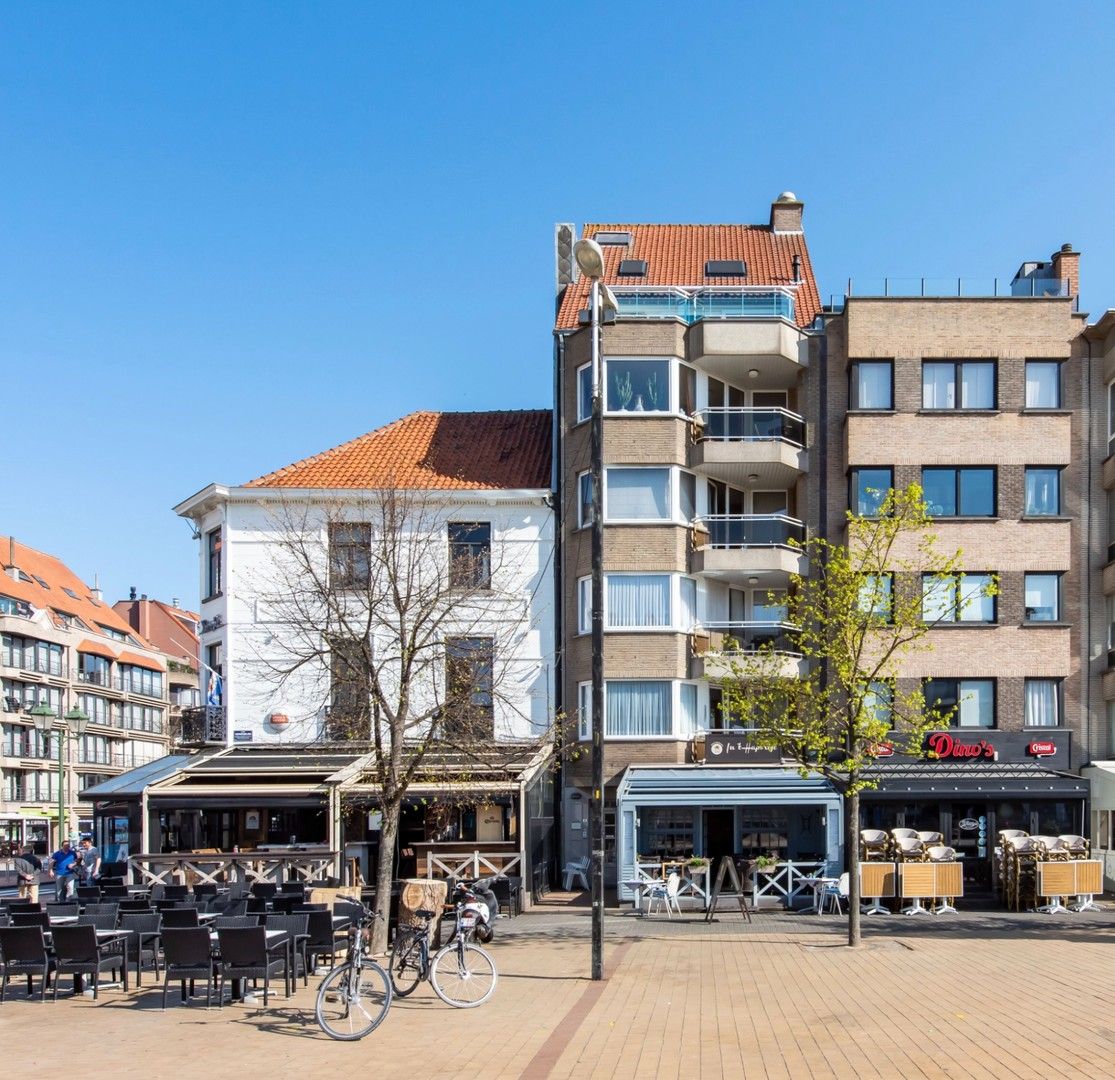 Twee slaapkamer appartement met terras gelegen aan het Alfred Verweeplein, centrum Knokke. foto 3