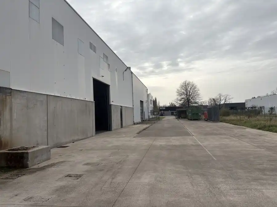 Industriepark B 17, 2220 Heist-Op-Den-Berg foto {{pictureIndex}}