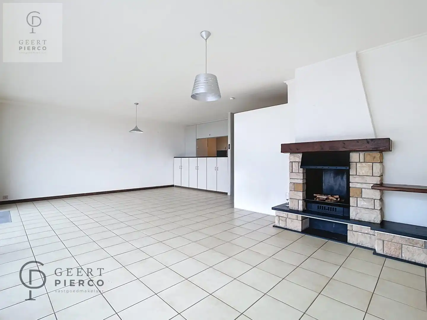 Zeer ruim appartement op de tweede verdieping met ondergrondse parkeerruimte foto 4