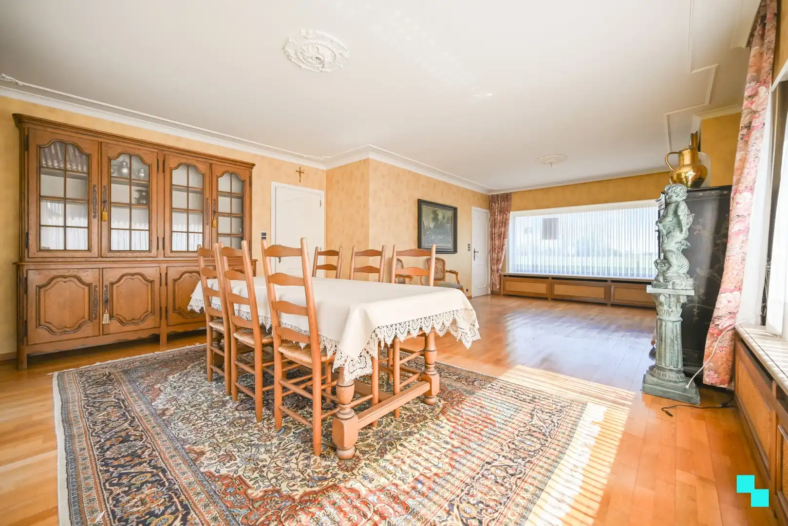 Zeer ruime te renoveren woning met vijf slaapkamers te Bosmolens foto 10