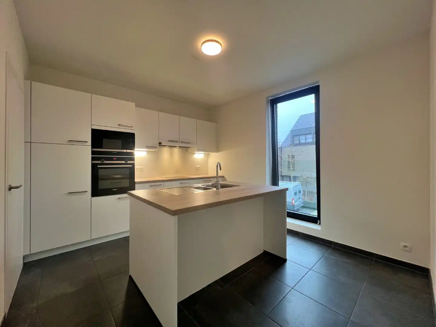 Ruim en energiezuinig 3-slaapkamerappartement in Lovendegem 🌿 foto 5