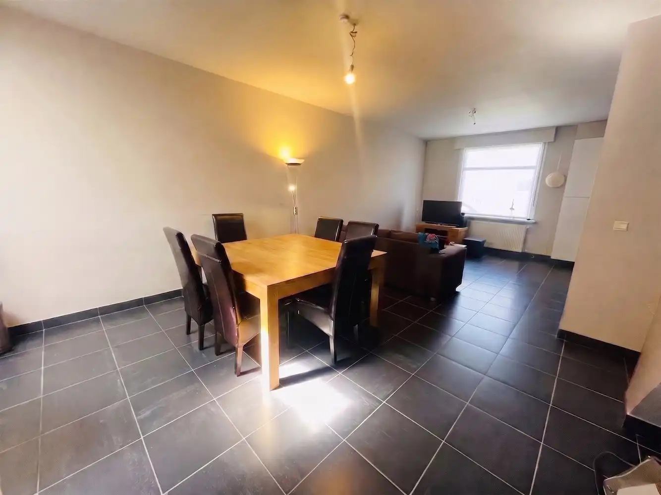 Assebroek, RUIME LICHTRIJKE INSTAPKLARE WONING met GROTE TUIN met  UITWEG+ OPRIT , mogelijkheid garage te bouwen,3 SLAAPKAMERS, Badkamer en douchekamer. foto 5
