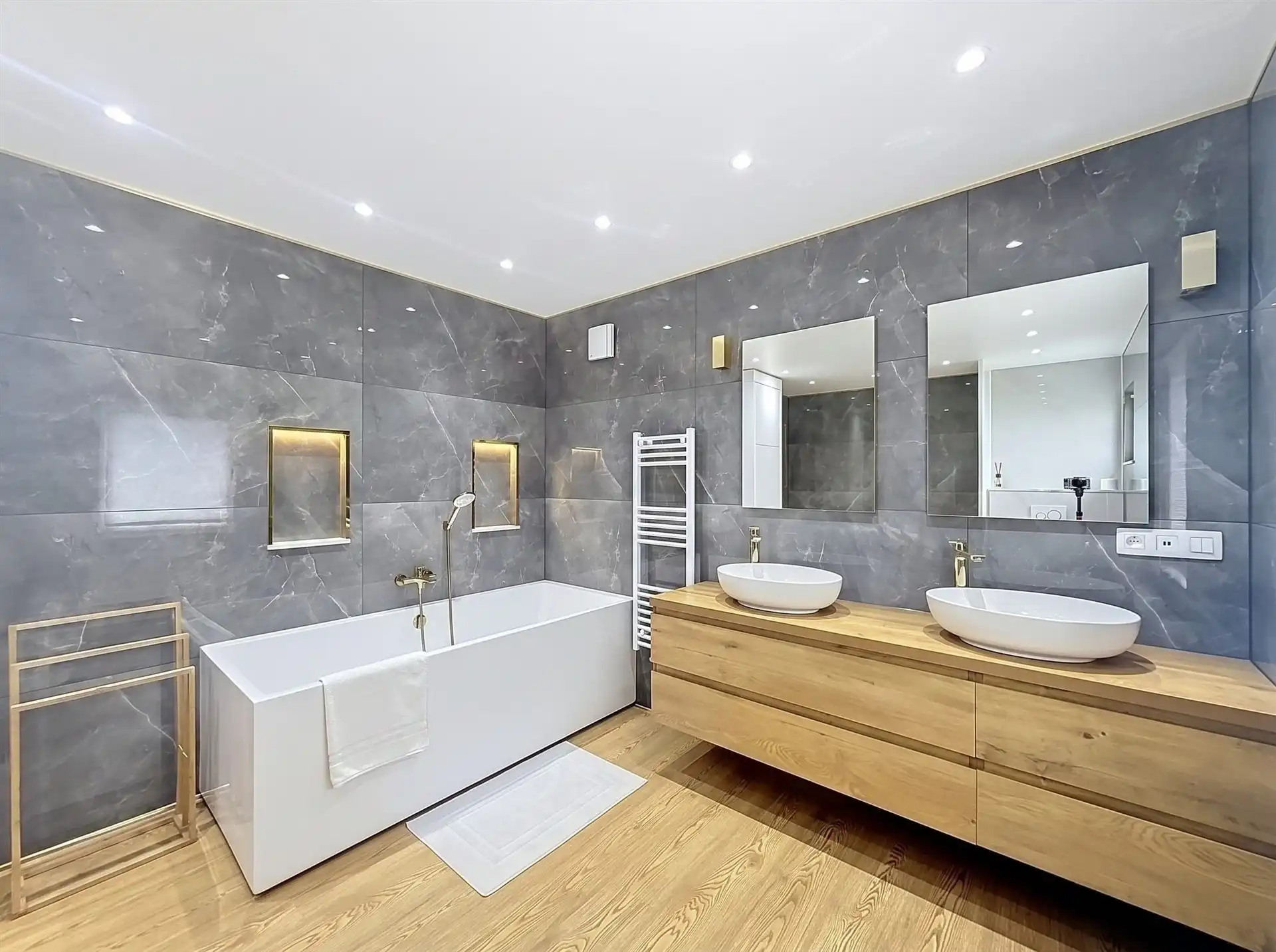 Prachtige instapklare woning met 6 slaapkamers en 2 badkamers! foto 14