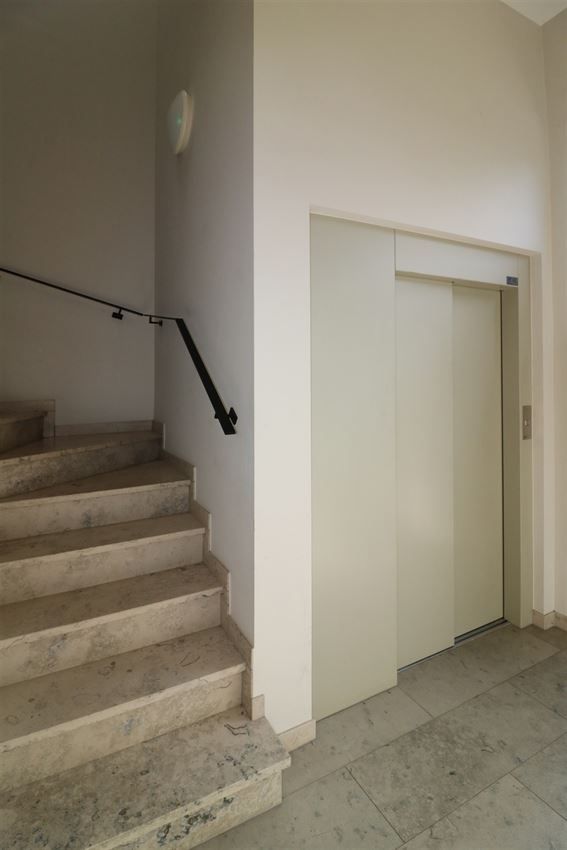 Zonnig appartement met ruim terras, twee slaapkamers in centrum foto 27