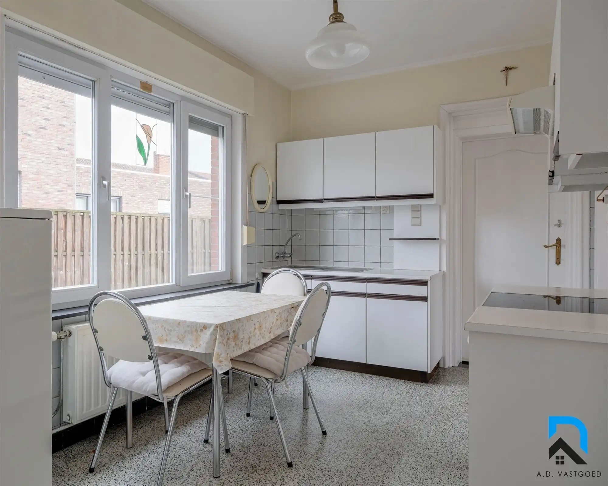 Mooie woning met grote tuin foto 10