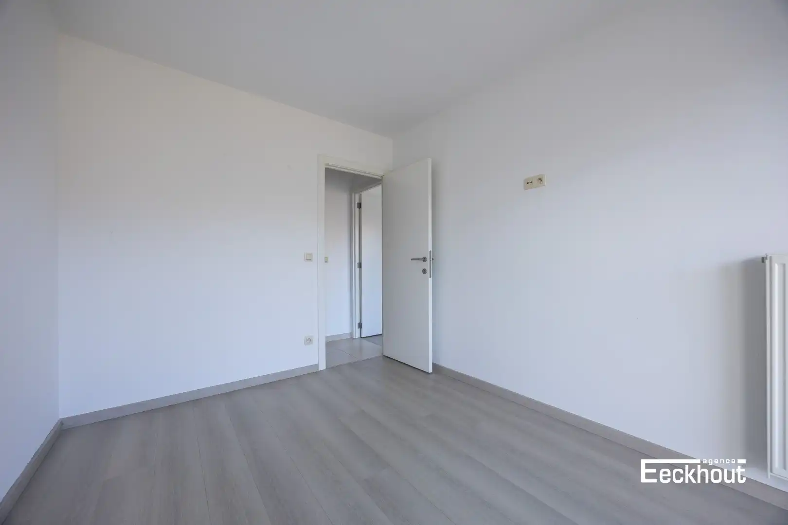 Instapklaar appartement met 2 terrassen in het hartje van Mariakerke! foto 10