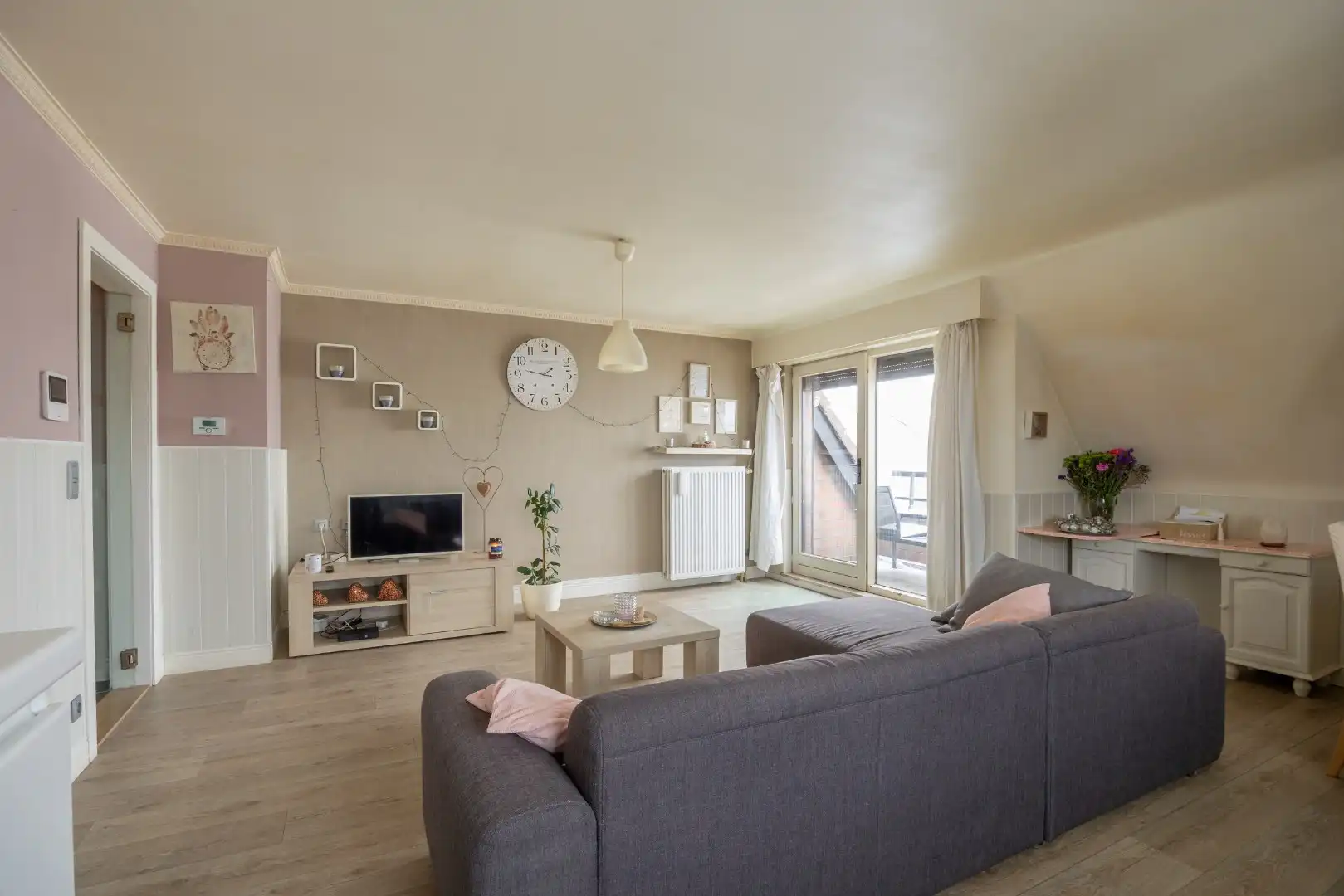 Mooi instapklaar appartement te koop! foto 2