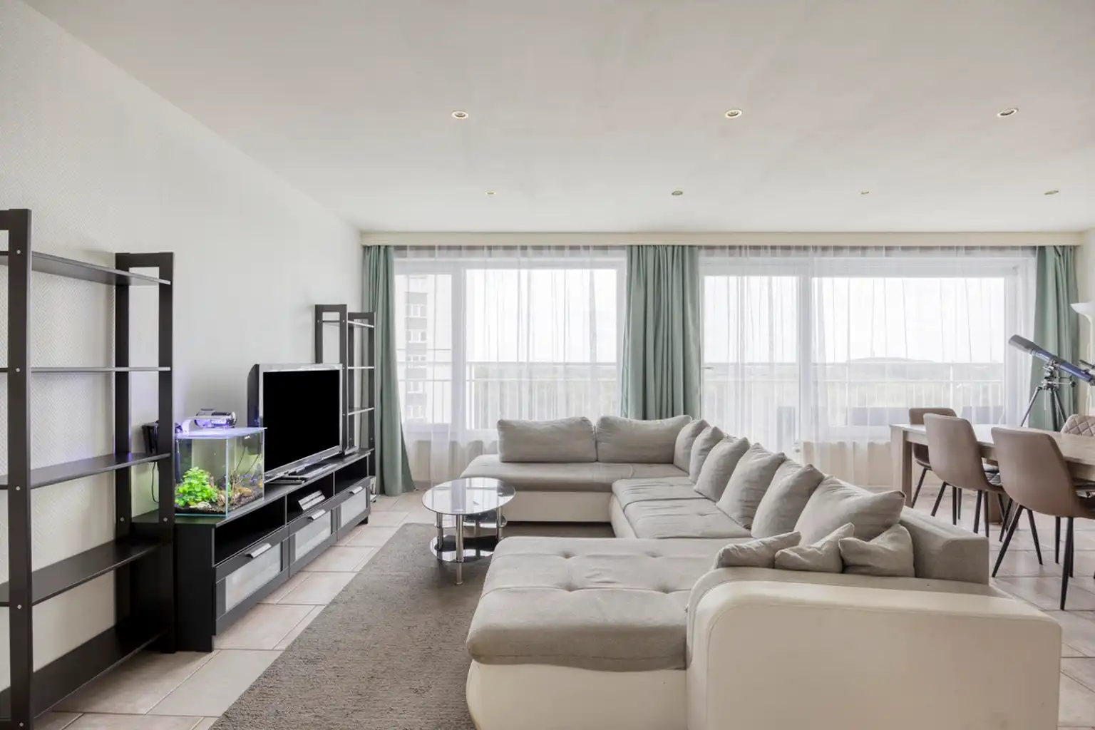 Volledig gerenoveerd appartement van 83 m² met 2 terrassen foto 2