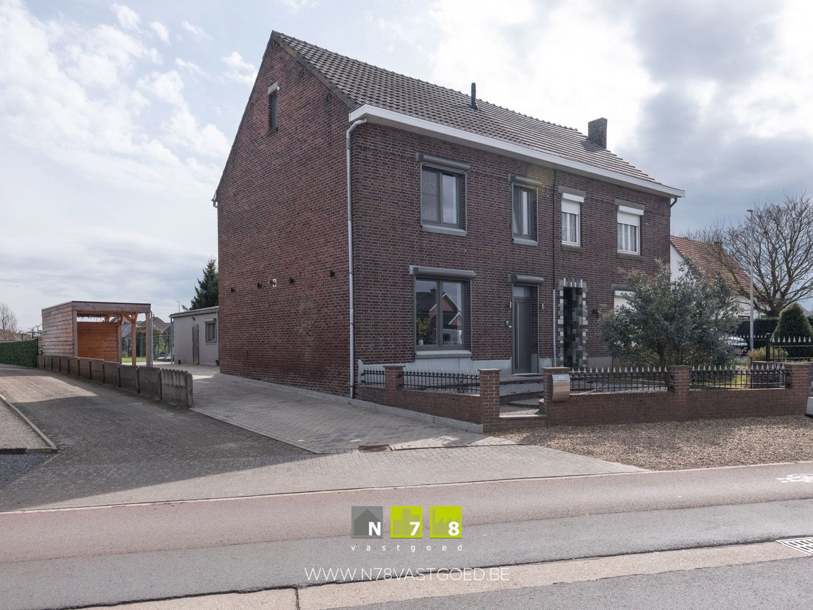 Huis te koop foto {{pictureIndex}}