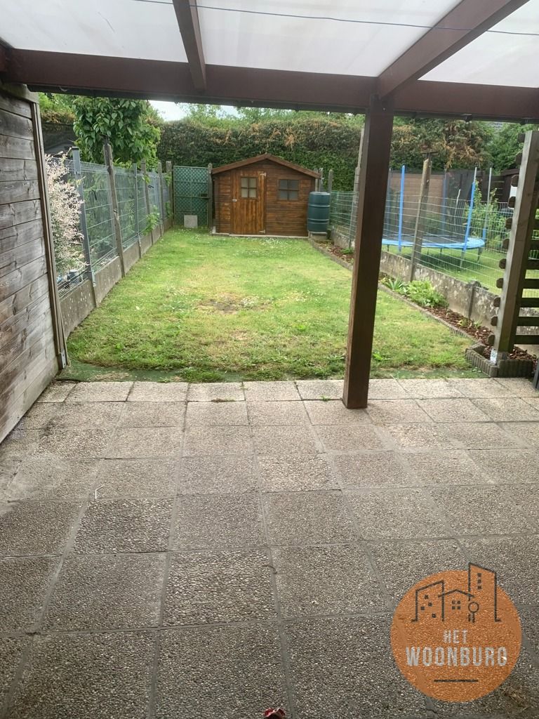 Rijwoning met garage en tuin foto 15