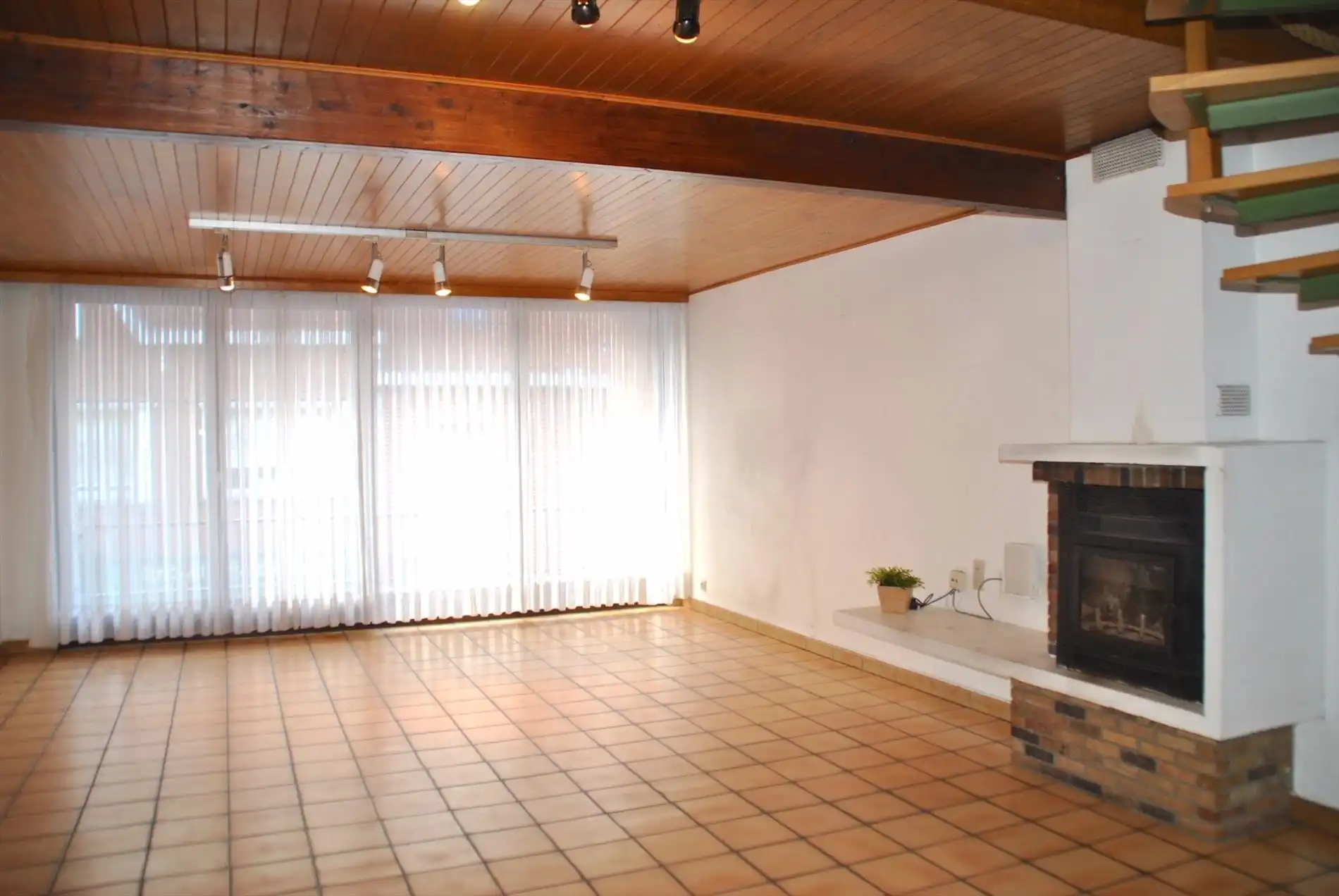 Zeer ruim duplex-appartement met 3 slaapkamers! foto 3