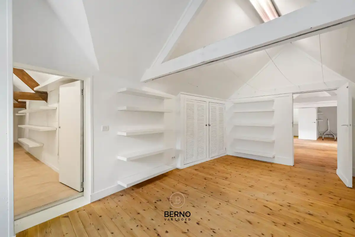 Handelspand met uitzonderlijke visibiliteit & ruim appartement – Toplocatie foto 23