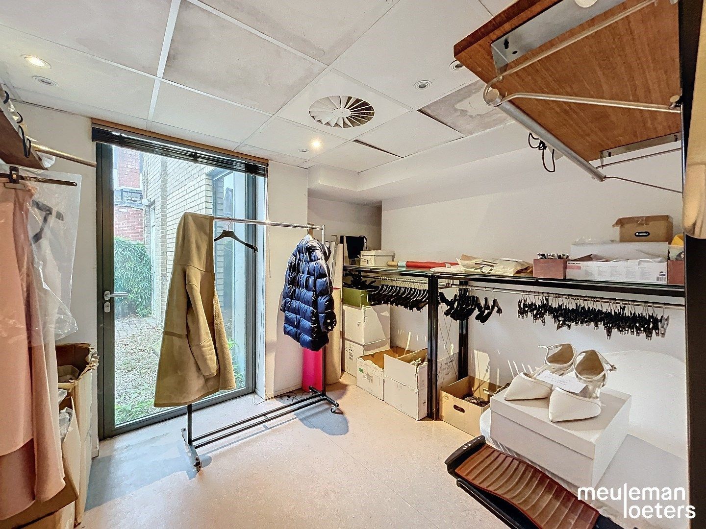 Unieke winkelruimte in het commercieel centrum foto 19