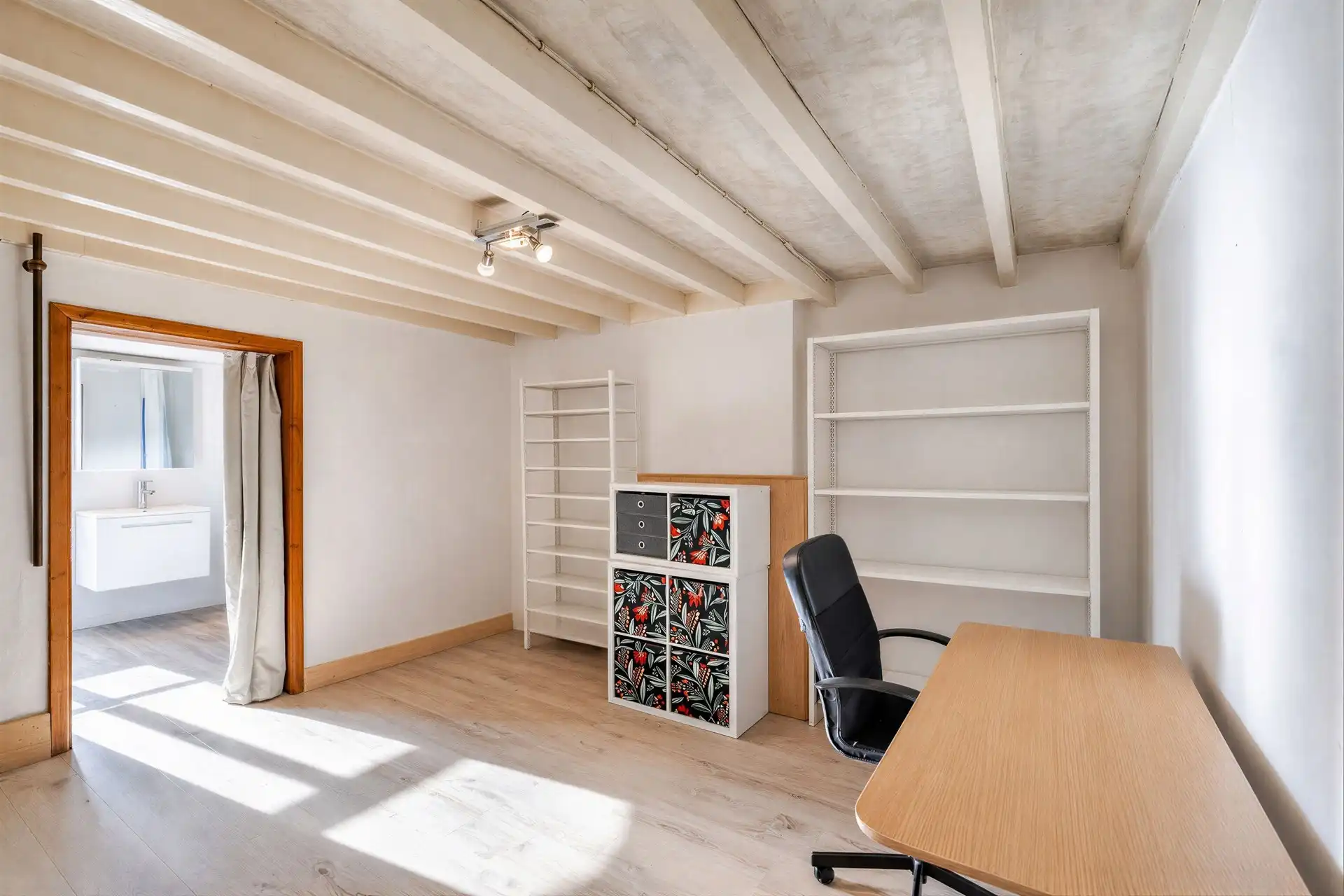 Ruime halfopen bebouwing met mooie tuin, garage en tal van mogelijkheden foto 12
