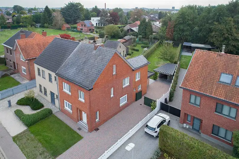 TRADITIONELE WONING VLAK BIJ DE STAD EN HET KANAAL foto 2