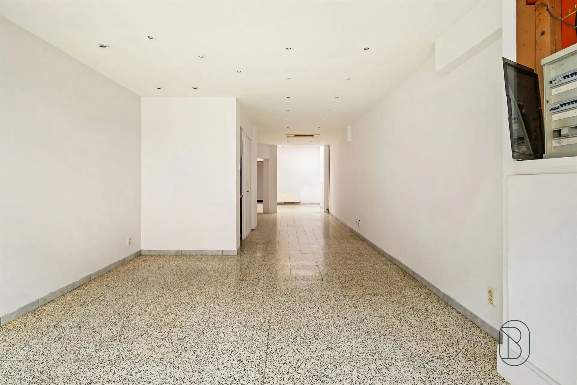 Handelszaak + woonst ideaal gelegen in het centrum! foto 6