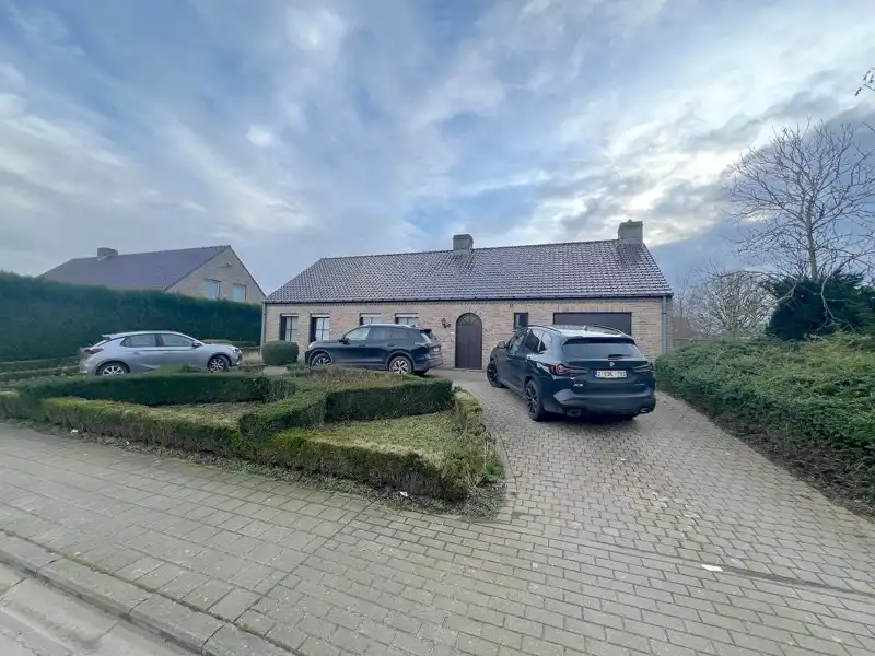 ALLEENSTAANDE WONING te KORTEMARK foto {{pictureIndex}}