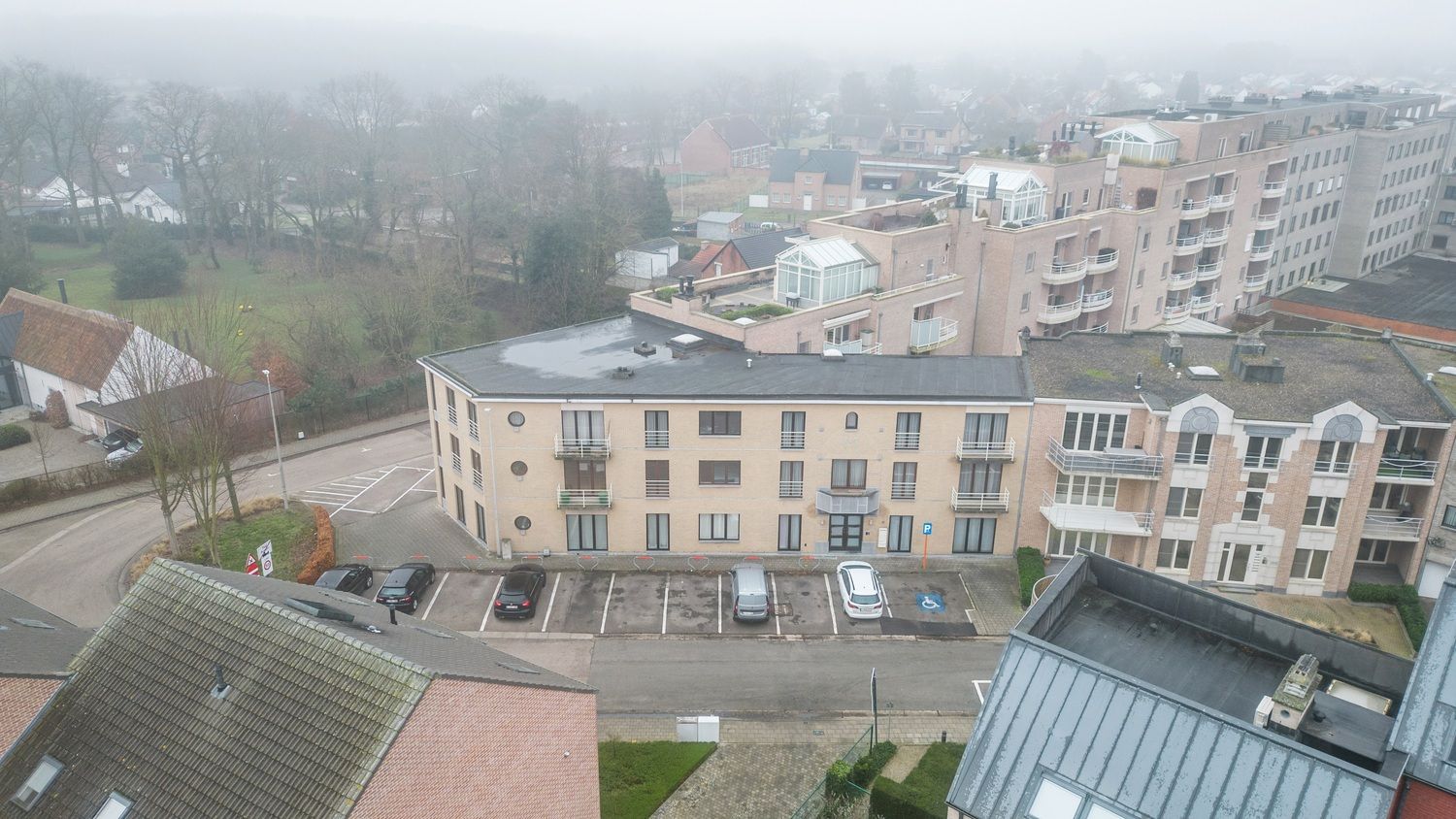 Gelijkvloers appartement te huur in het centrum van Paal foto 4