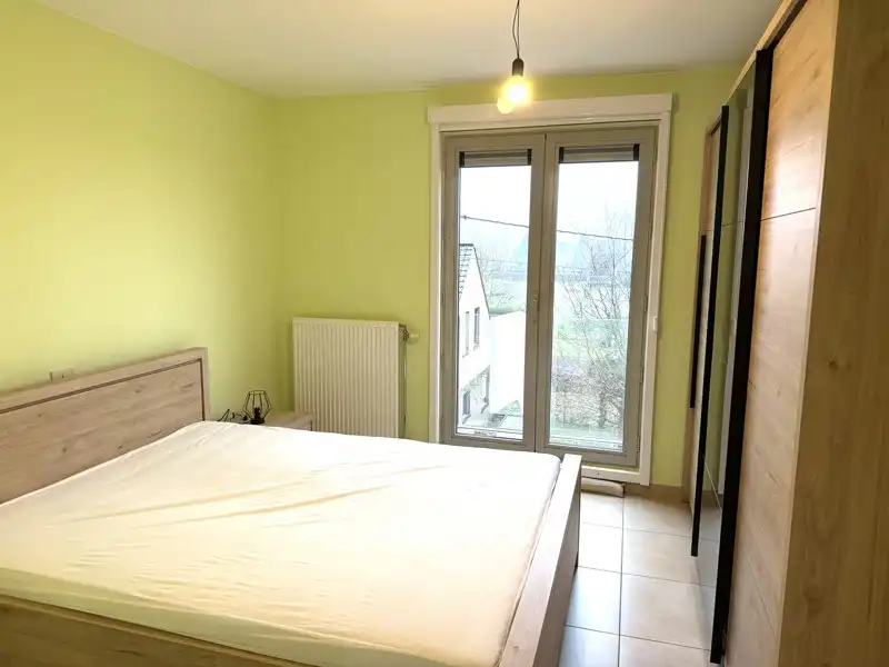 Instapklaar 2-slaapkamerappartement met balkon en overdekte autostaanplaats TE HUUR in Ooigem! foto 12