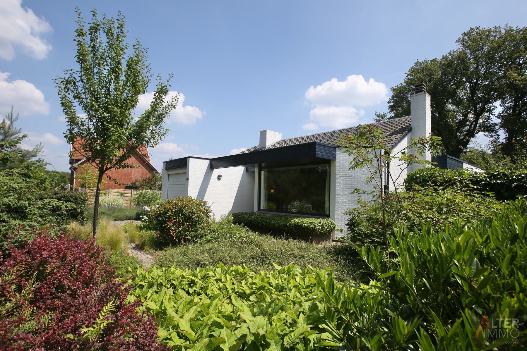 Stijlvolle, tijdloze en volledig gelijkvloerse woning met 3 slaapkamers, inpandige garage, tuinlounge en een schitterende tuin met een adembenemend uitzicht op een oase van groen! foto 30