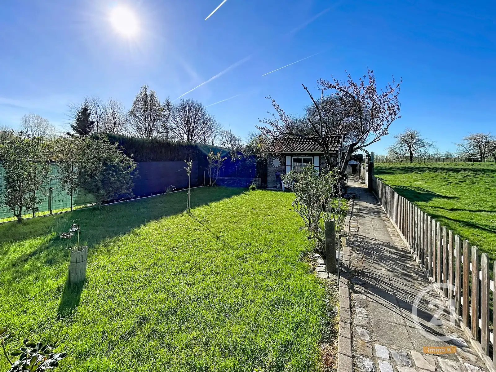 Knusse instapklare woning met ruime tuin en weide nabij E40 foto 22