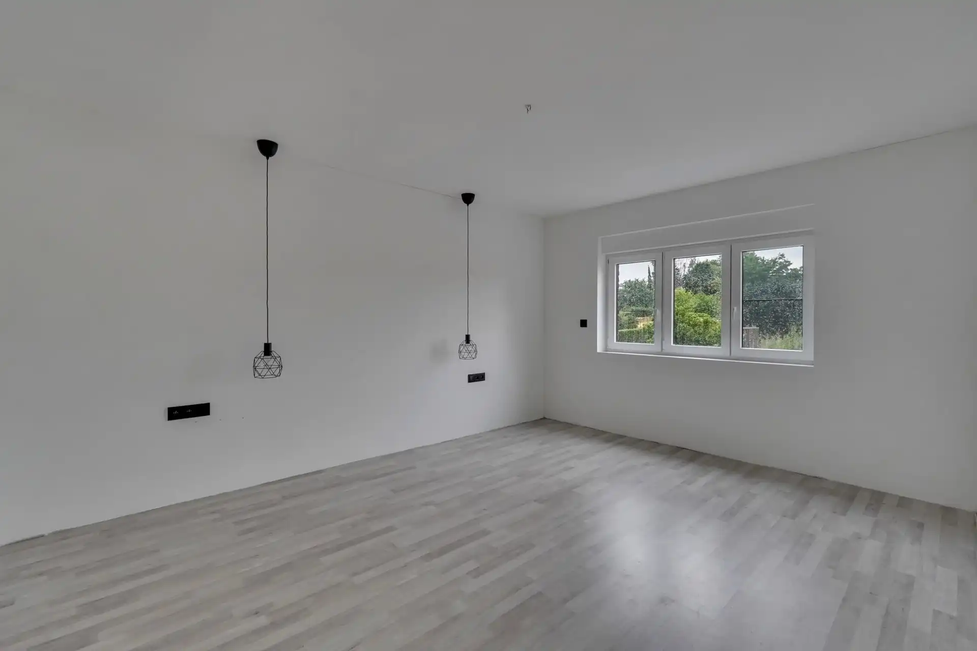 Woning met 2 slaapkamers, 2 badkamers, ruime zolder en tuin foto 9