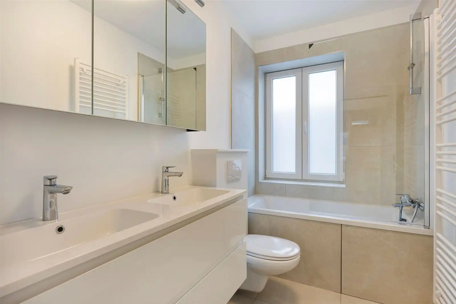 Gerenoveerde woning met 4 slaapkamers en tuin foto 14