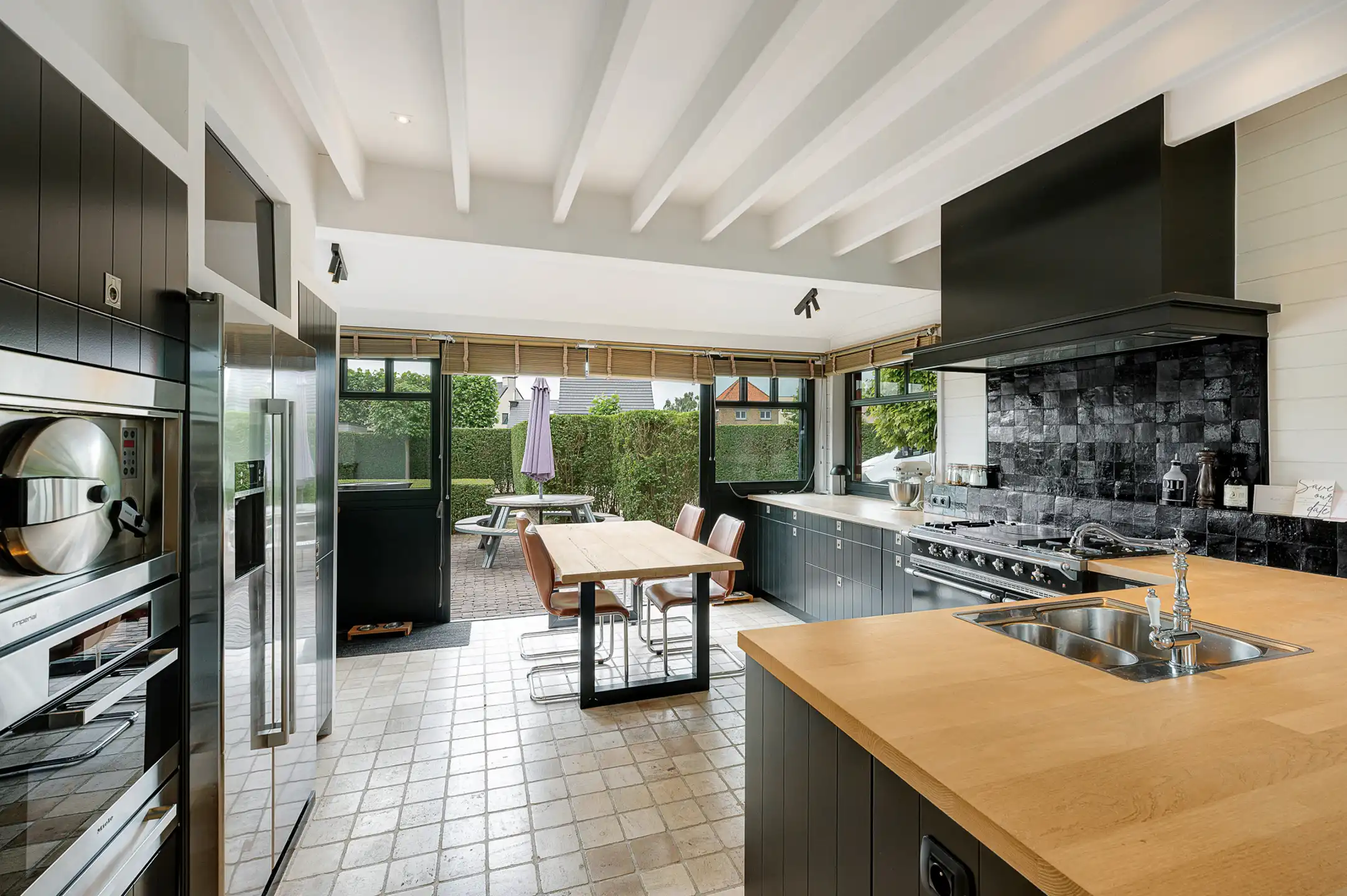 Exclusieve villa met zwembad en panoramisch polderzicht foto 13