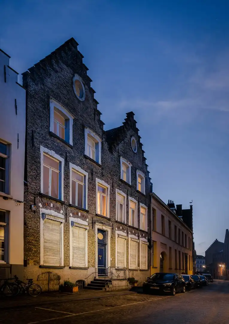 Monumentaal gerestaureerd herenhuis aan de Brugse Reien foto 45