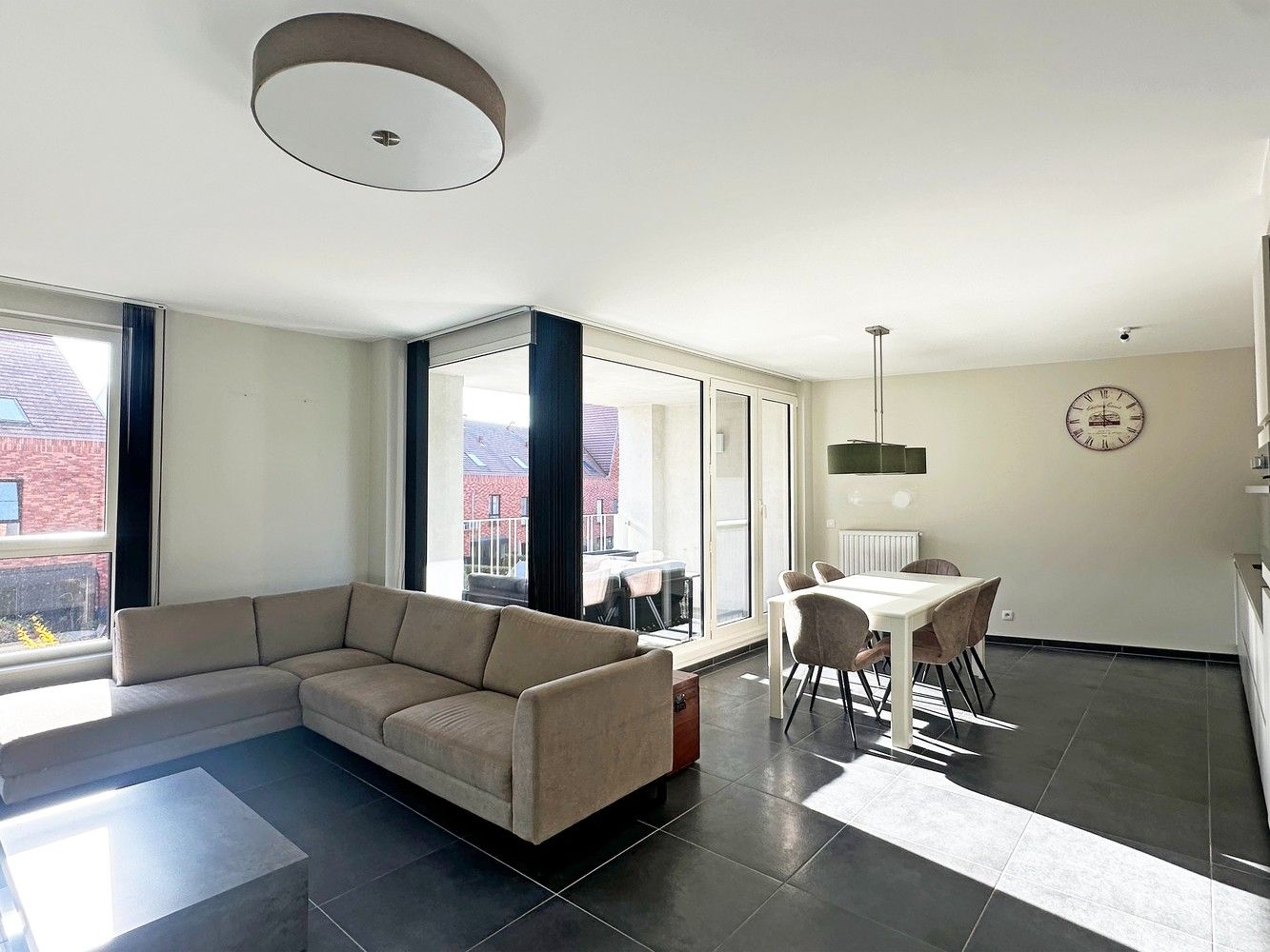 Modern appartement met 2 slaapkamers, aangenaam terras & autostaanplaats in Lier! foto {{pictureIndex}}