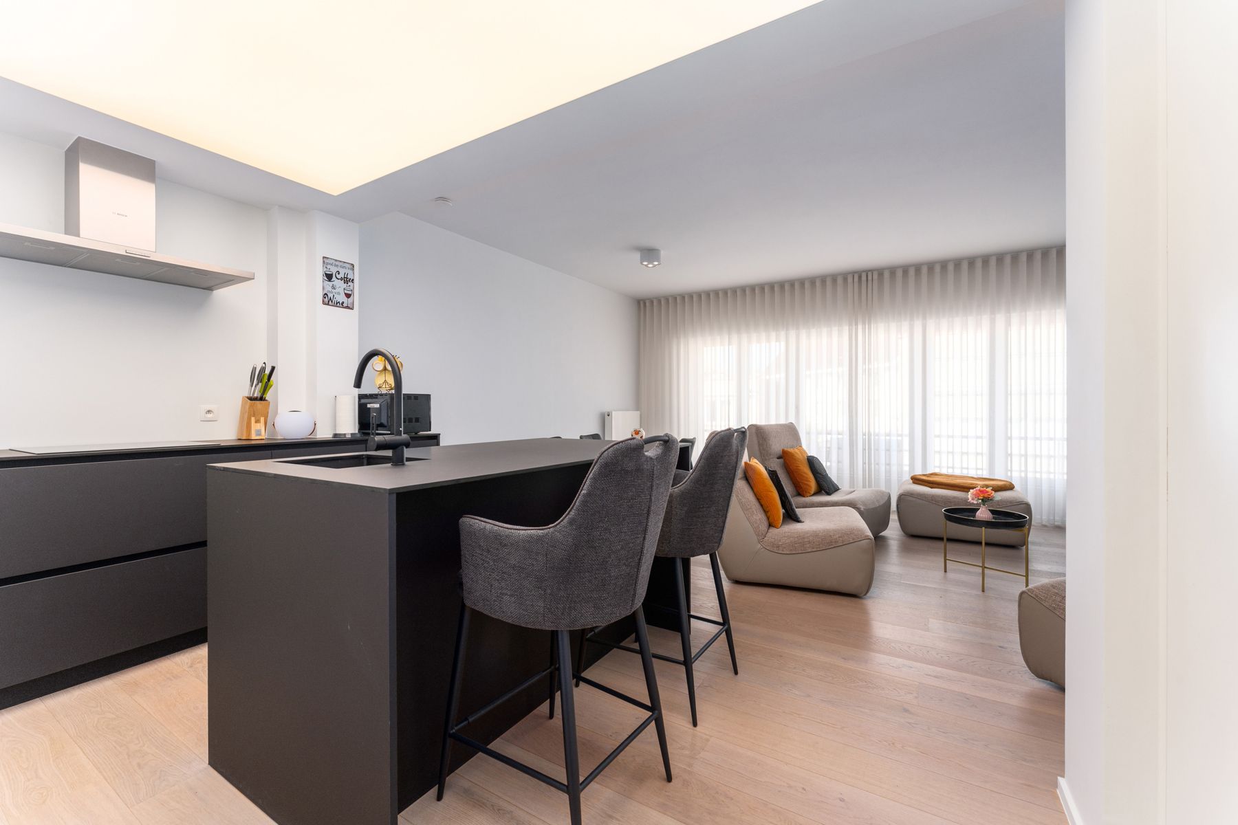 Prachtig vernieuwd appartement vlakbij centrum en strand foto {{pictureIndex}}