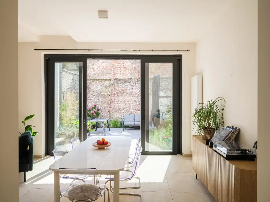 Centrum Gent - Instapklare burgerwoning met 4 slaapkamers, 2 badkamers, stadstuin en inpandig terras op een bijzonder centrale ligging. foto 5