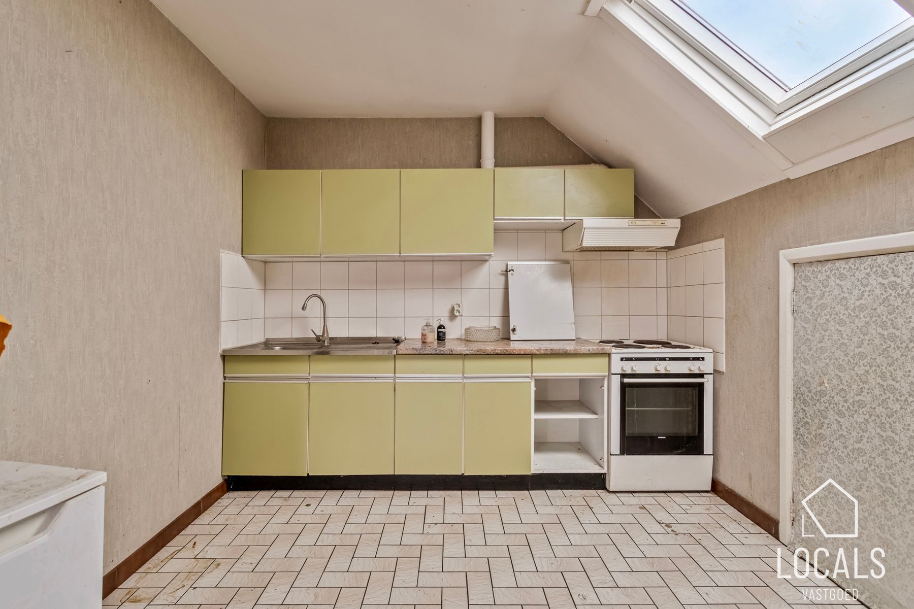 Huis ingericht als 3 appartementen te Denderleeuw foto 23