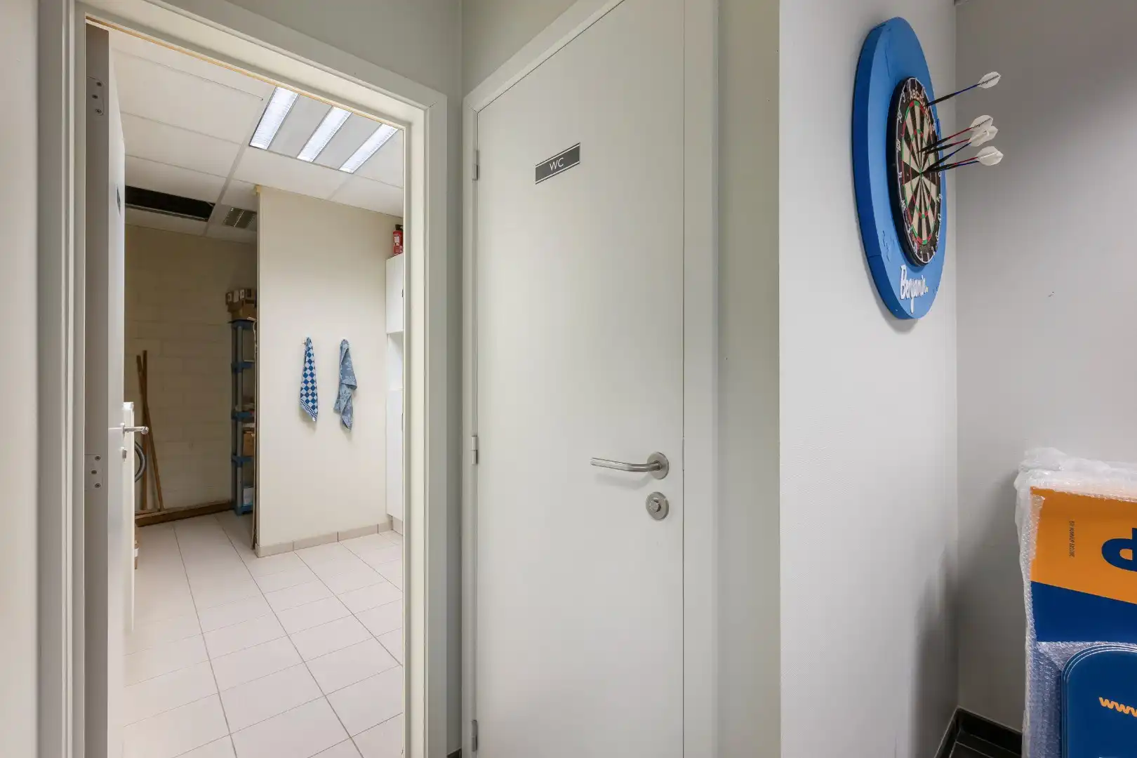 Handelsruimte/kantoor met aparte keuken, opslagplaats en toilet op Dadizele-Plaats foto 11