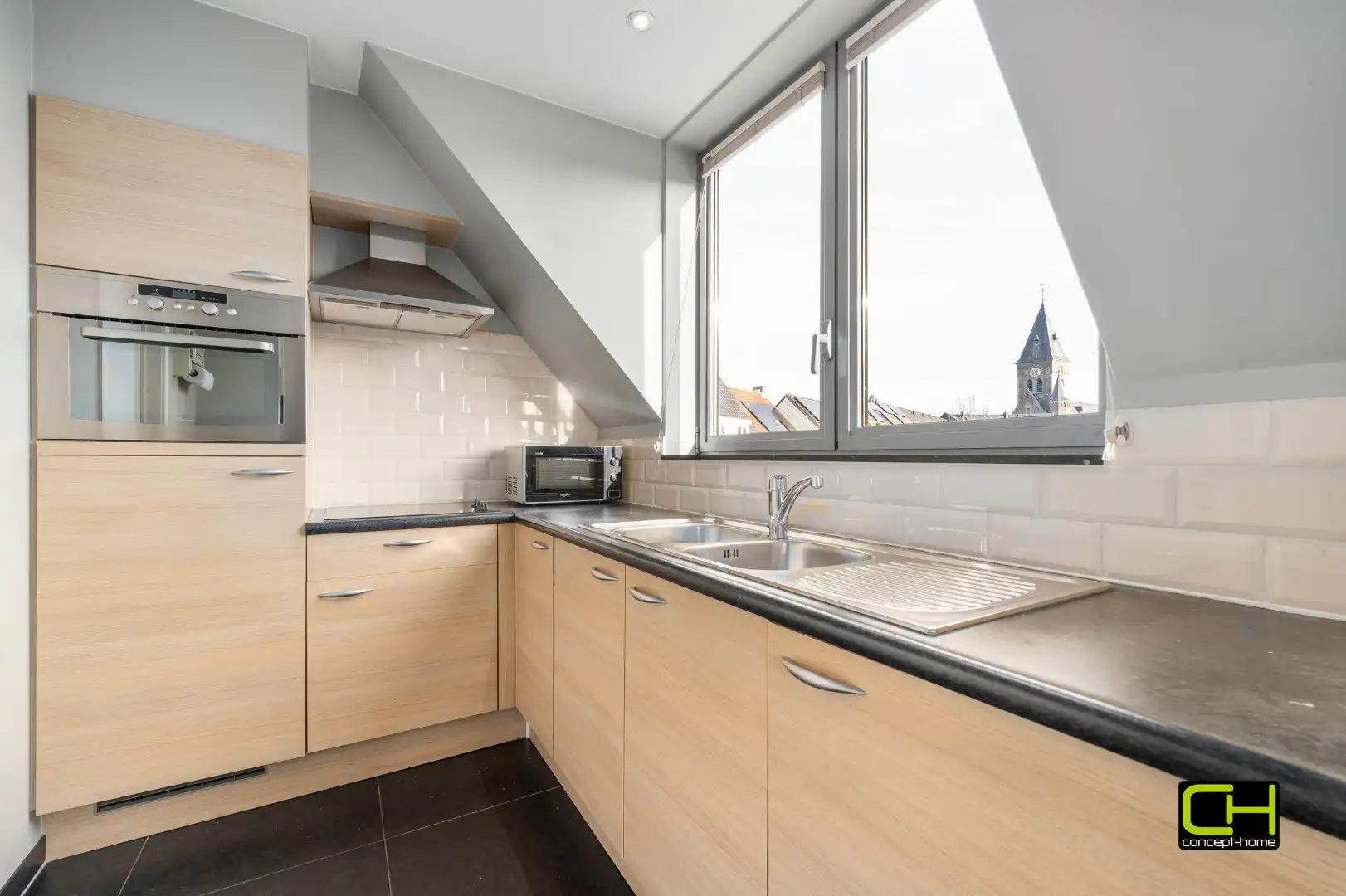 Lichtrijk duplex appartement met terras en ondergrondse staanplaats te koop in Lievegem foto 6