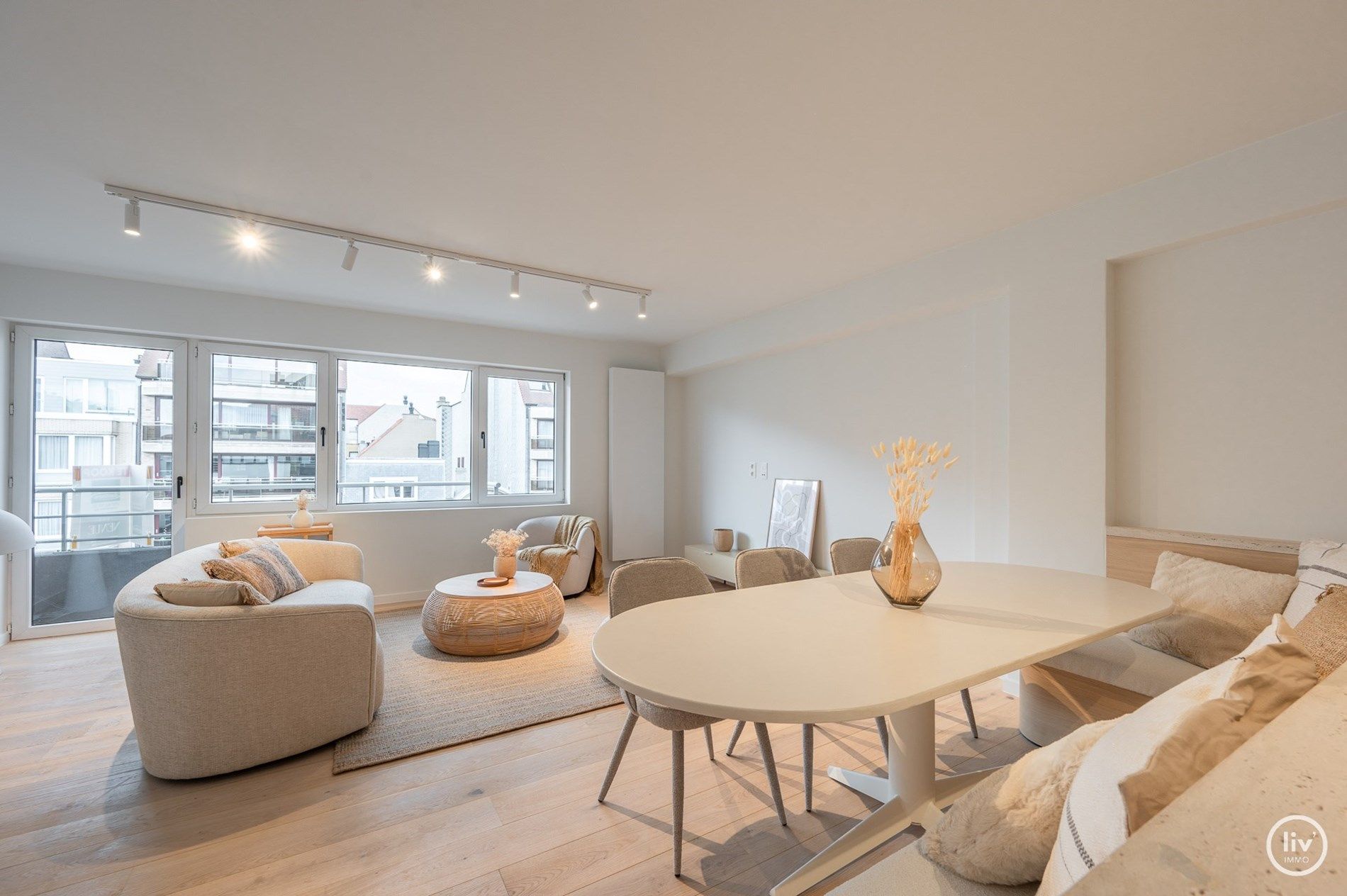 Volledig gerenoveerd  appartement gelegen op de Lippenslaan te Knokke.  foto 6