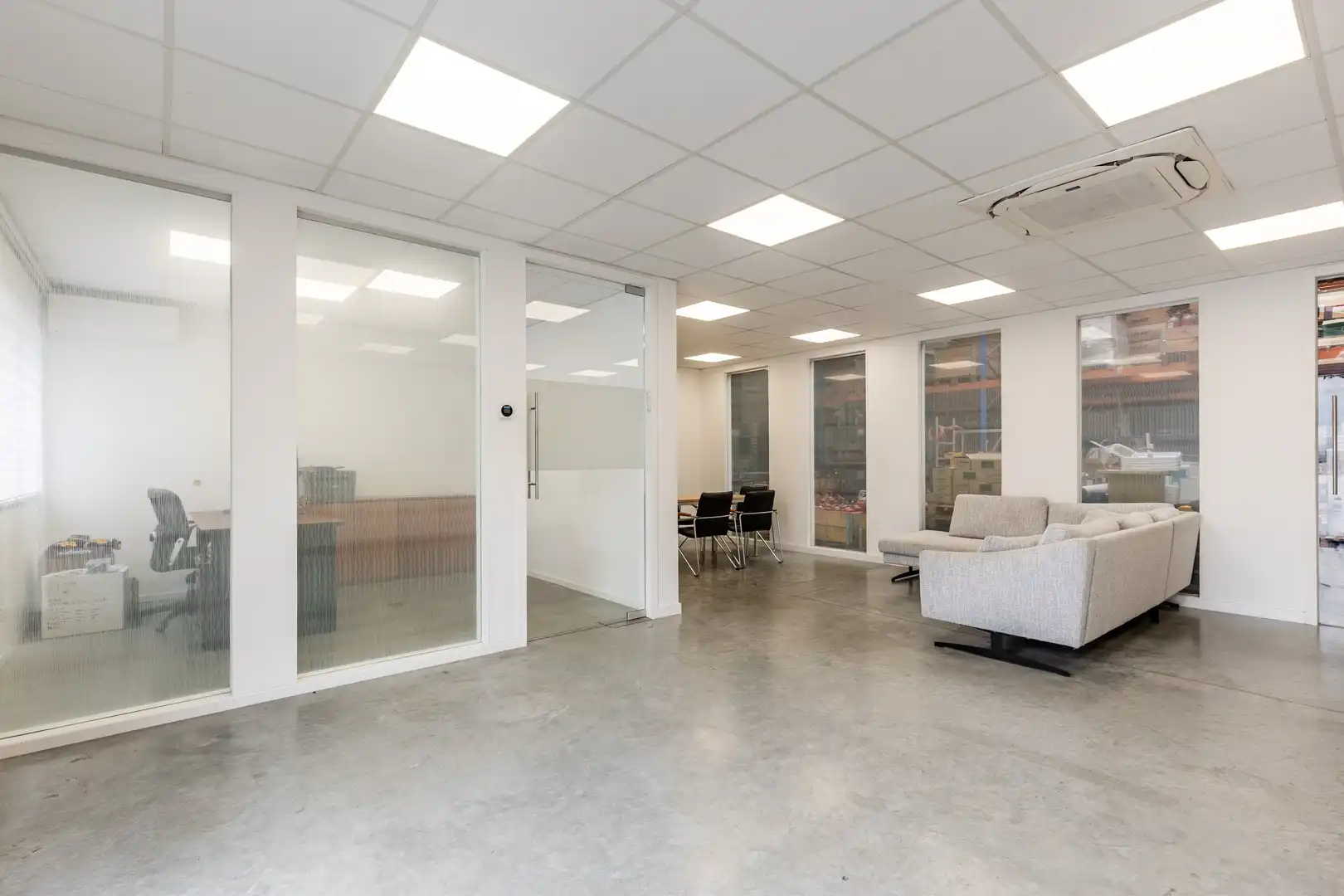 MODERNE KMO-UNIT VAN 512 m² MET KANTOOR – TOPLIGGING TE WILRIJK foto 6