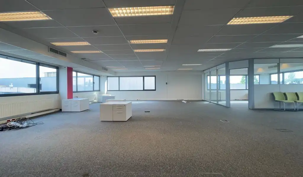 Ingedeelde kantoorruimte met parking te huur in Aartselaar foto 11