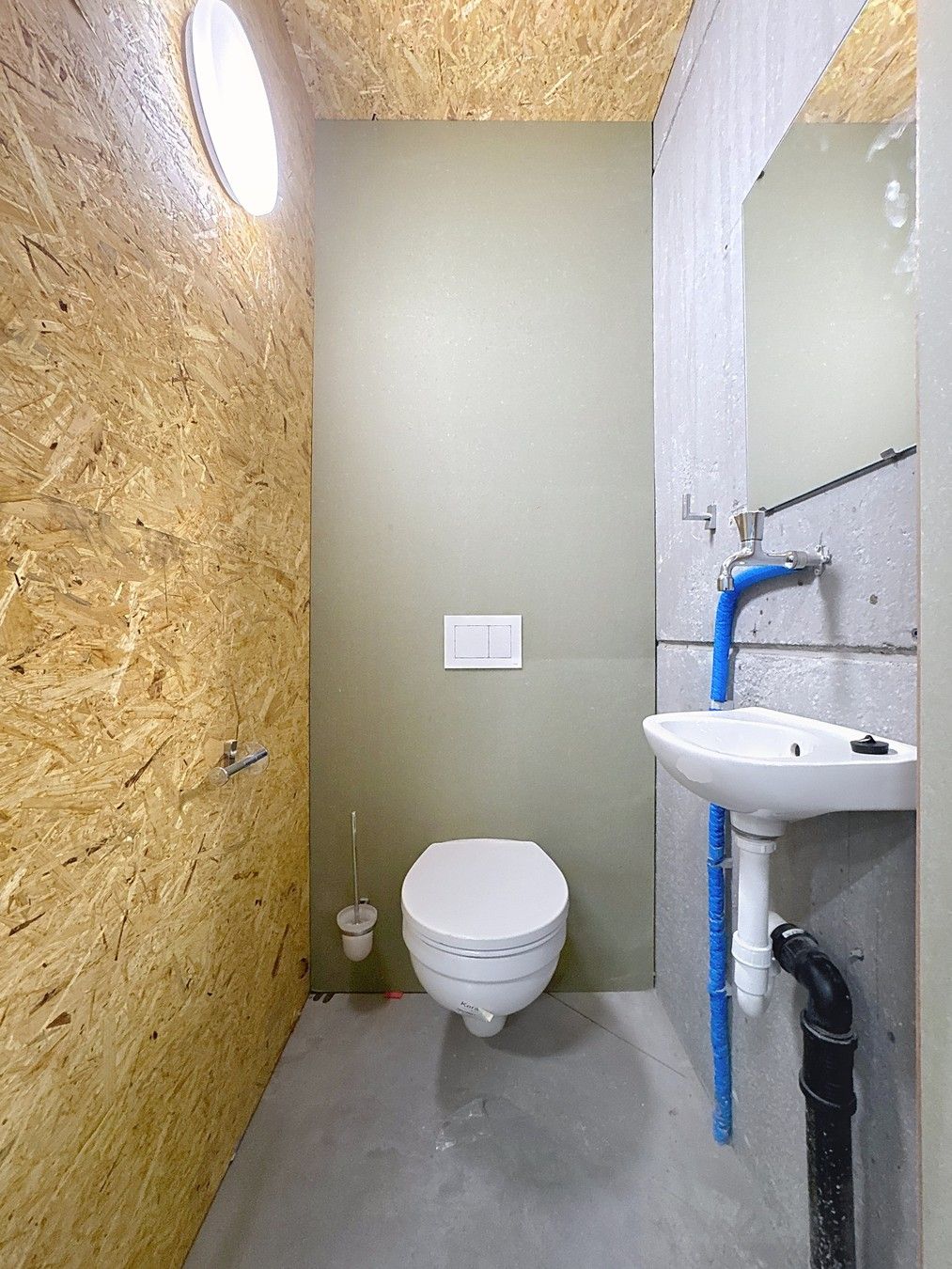 NB KMO-UNIT (232,45m²) met elektrische sectionaalpoort en sanitair blok te huur op industriezone "Herdersbrug" te 8000 Brugge foto 7