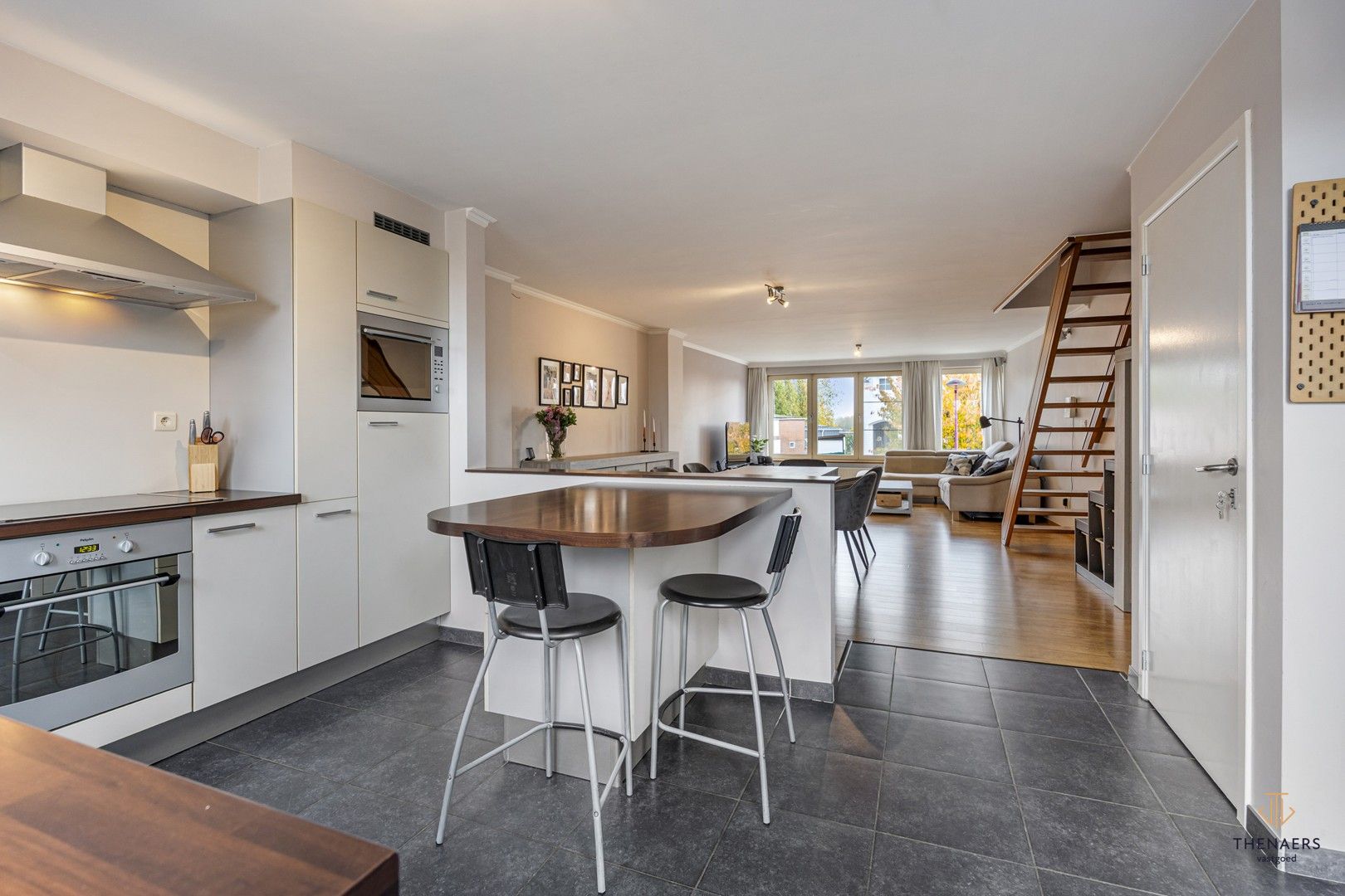 Bel-etage met polyvalente ruimte, garage en grote terrassen. foto 8