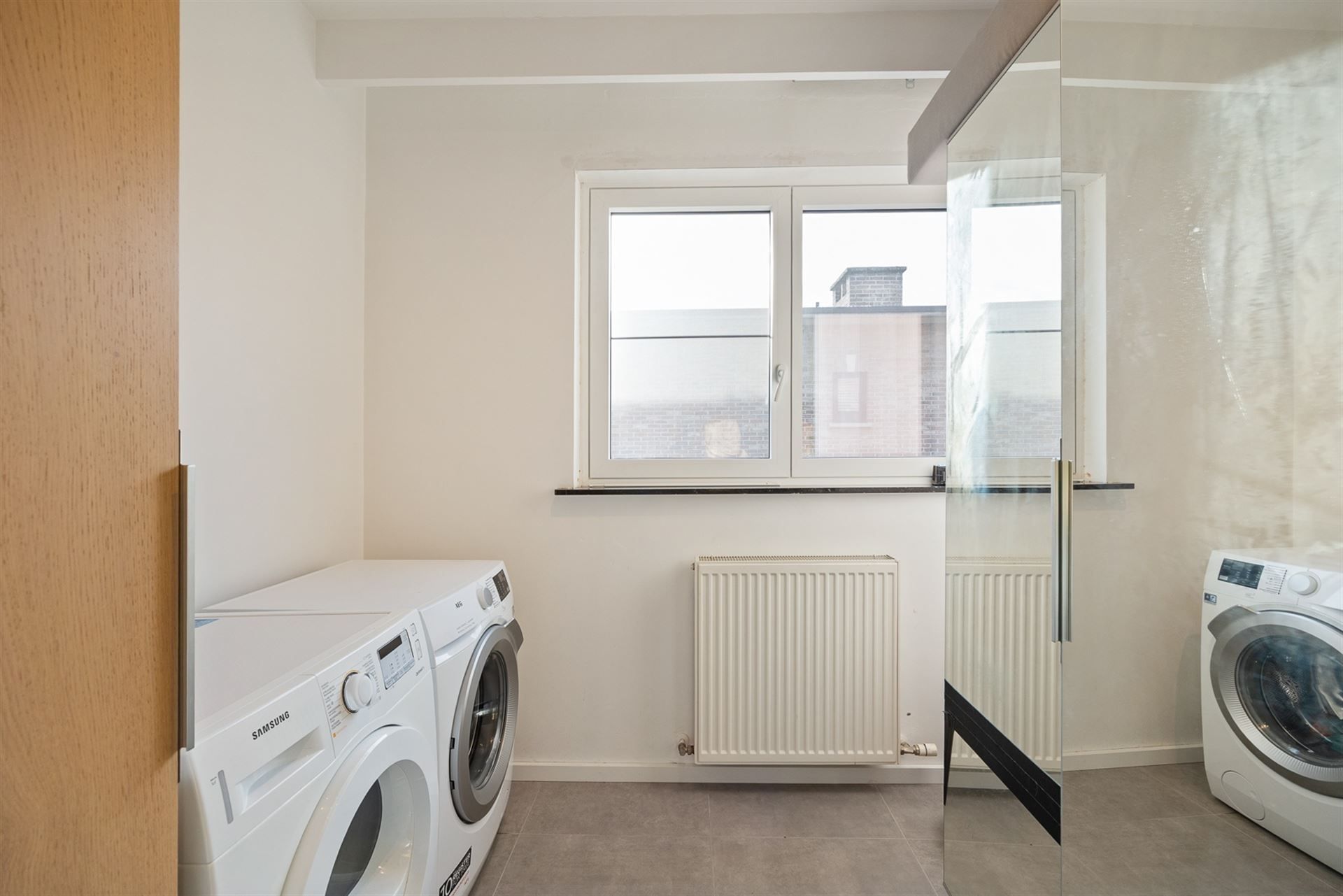 Instapklaar Appartement met 2 Slaapkamers, Terras en Garage foto 8