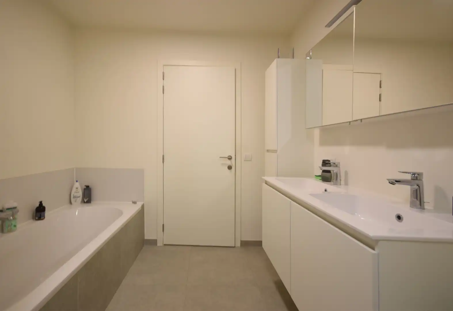 WONING MET 2 SLAAPKAMERS EN AANGRENZENDE GARAGE foto 12