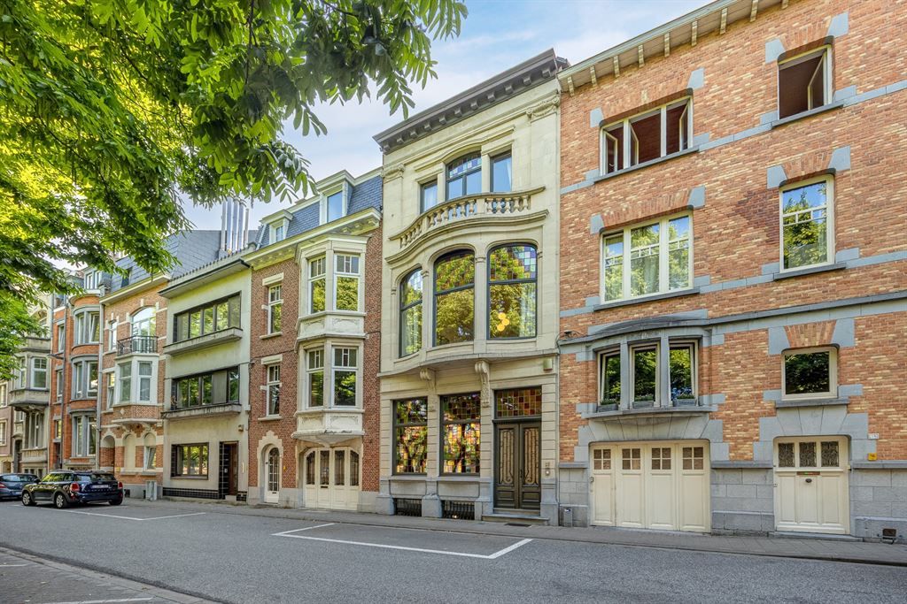 Leuven’s verborgen diamant: grandioos herenhuis met wow-factor! foto {{pictureIndex}}