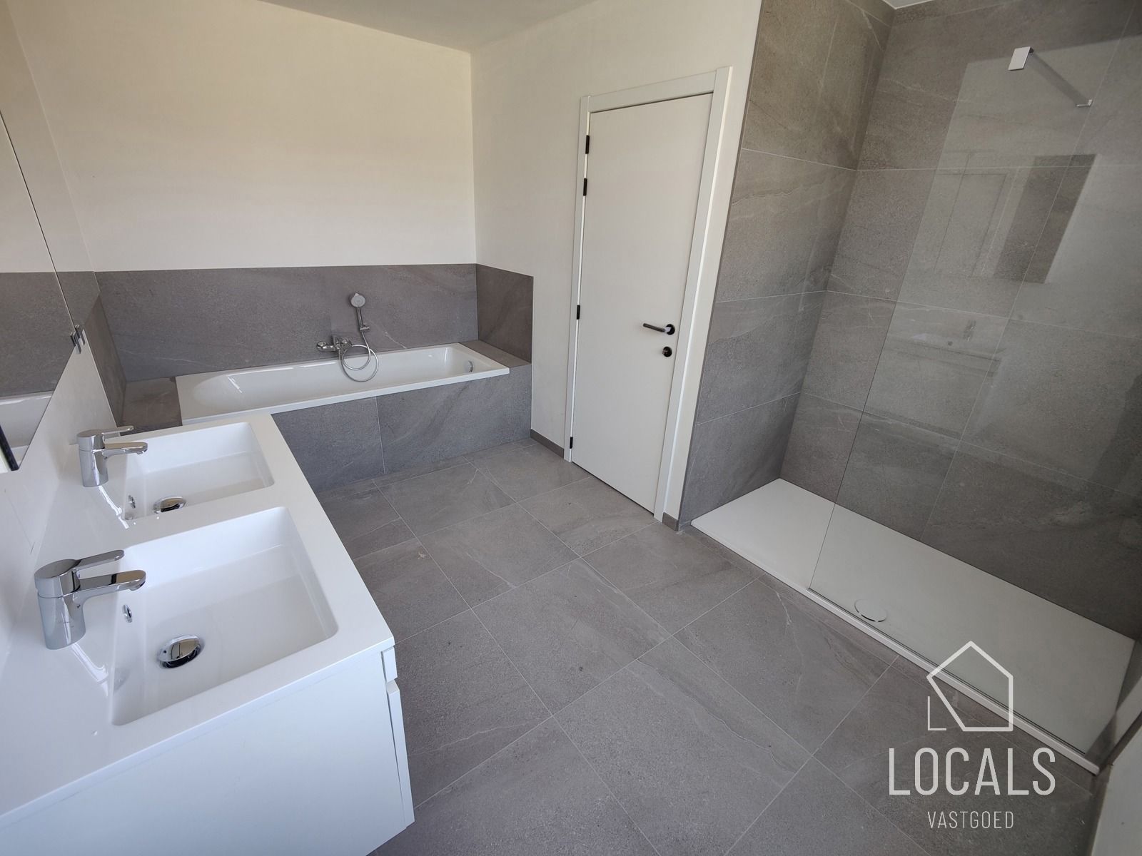 Ruime HOB met garage, tuin & 3 slaapkamers op toplocatie! foto 10
