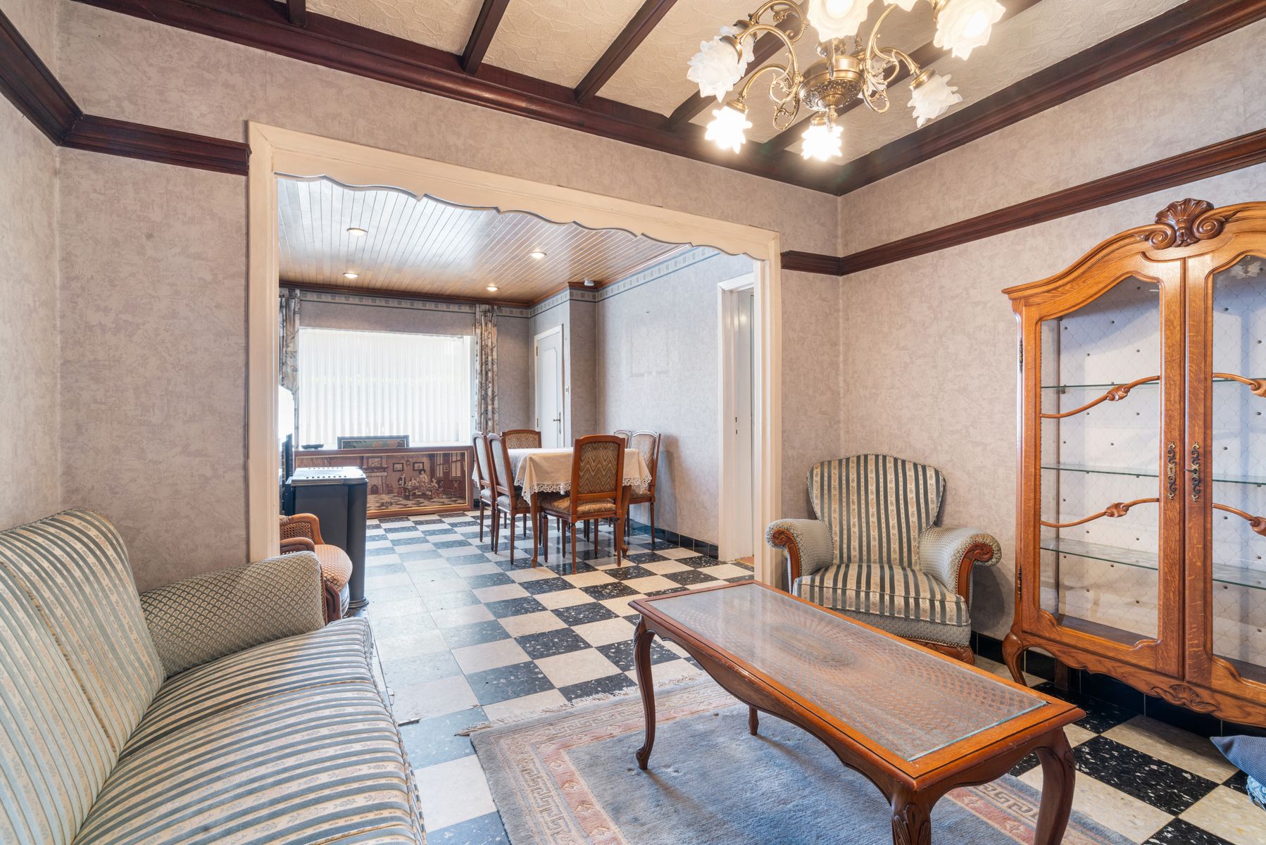 Renovatieproject op prachtige door groen omgeven ligging  foto 3